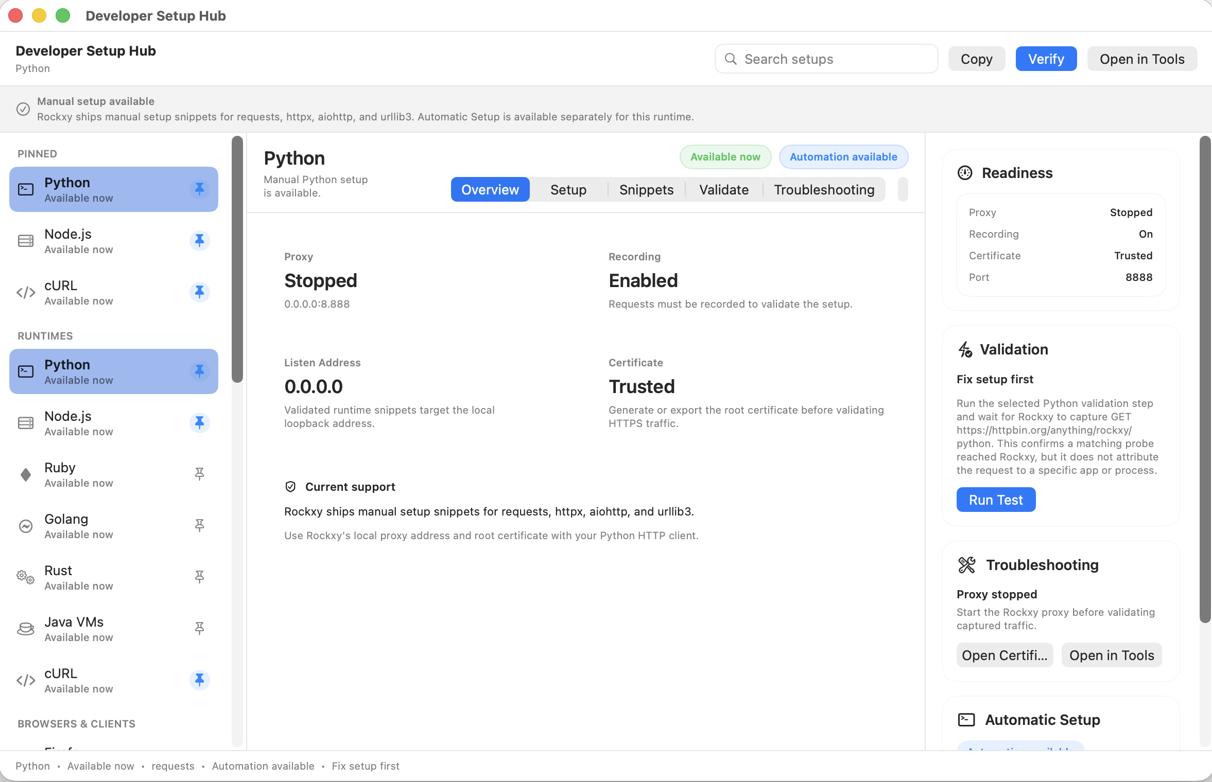 Rockxy Developer Setup Hub — Runtime-Seitenleiste mit Python, Node.js, cURL, Ruby, Go, Rust, Java VMs und Browsern; Python-Setup-Ansicht mit Overview-, Snippets-, Validate- und Troubleshooting-Tabs; Readiness-Panel für Proxy, Aufnahme, Zertifikat und Port; Validation mit Run Test-Aktion